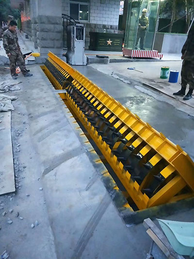 全自动液压�\障机